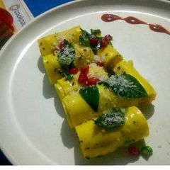 A picture of Khandvi.