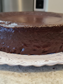 Una foto de Bizcocho de chocolate blanco con cobertura de Milka