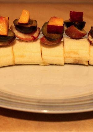 Zdjęcie przepisu Deser bananowo-owocowy.