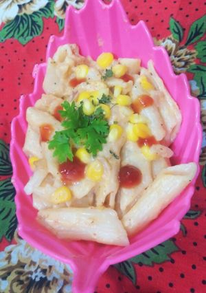 A picture of White sauce pasta.