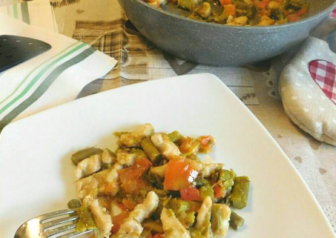 Bocconcini di pollo con asparagi e carciofi