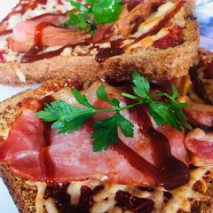 Cheese and bacon pizza toast A picture of Cheese and bacon pizza toast.