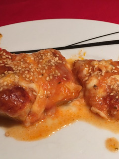 Una foto de Bacalao con tomate y mozzarella
