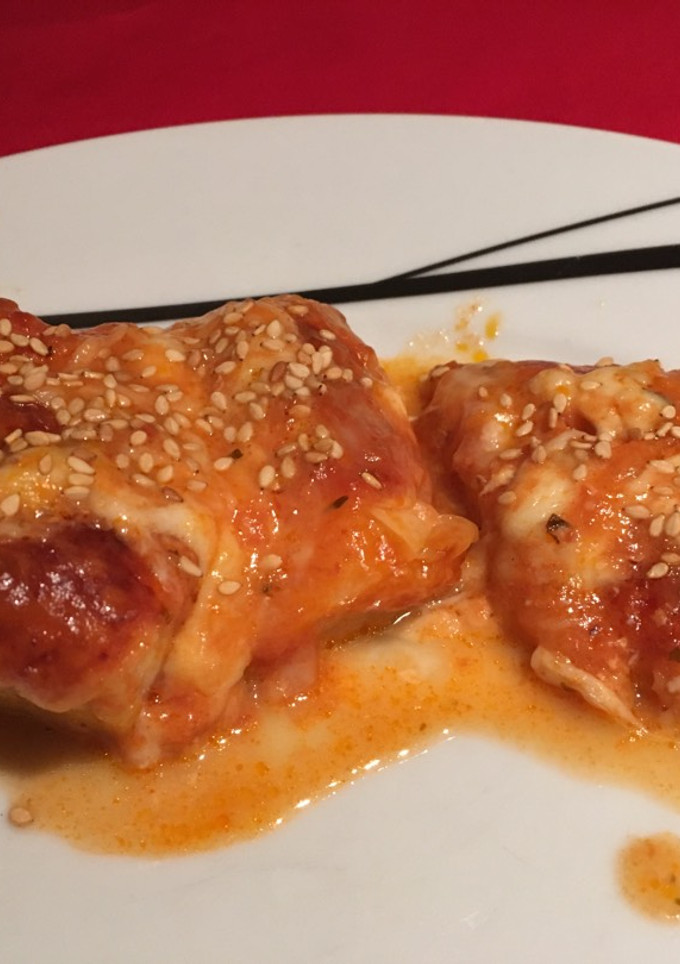 Una foto de Bacalao con tomate y mozzarella