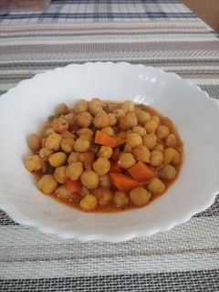 Una foto de Garbanzos de bote guisados fáciles