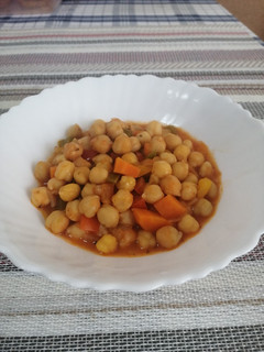 Una foto de Garbanzos de bote guisados fáciles