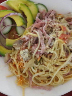 Una foto de Spaguetti con pollo