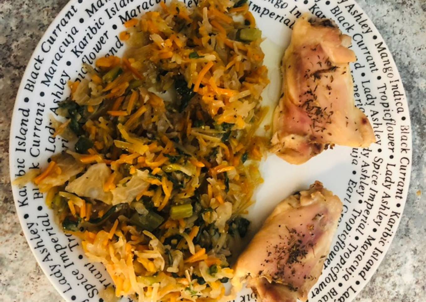 Contramuslos de pollo sin piel, acompañadas de verduras julianas