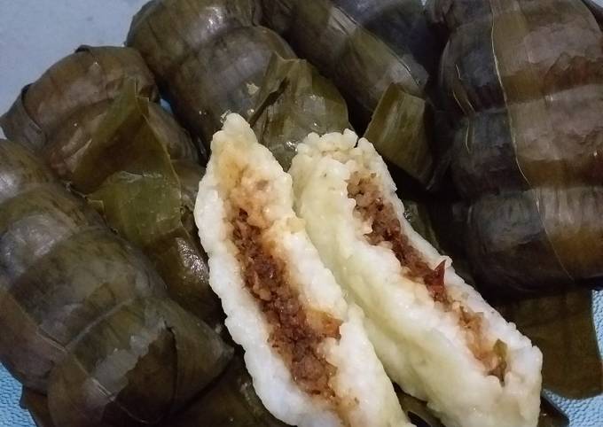 Lontong isi rebon