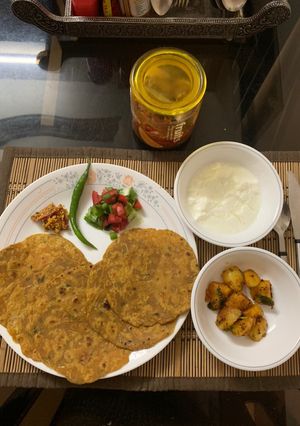 દૂધીના થેપલા (Dudhi Thepla Recipe In Gujarati) રેસીપી મુખ્ય ફોટો