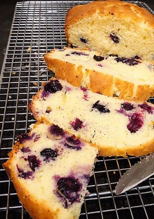 A picture of Cream Cheese Blueberries Cake.