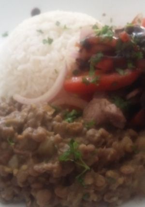Una foto de Lentejas con lomito