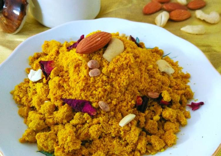 Recipe of Perfect Winter special kacchi haldi ki panjiri /raw turmeric panjiri