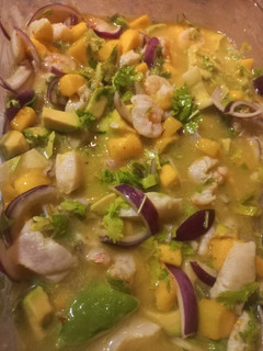 Una foto de Aguachile de camarón y aguacate 🥑