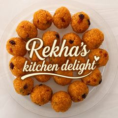 A picture of Golden Motichoor Wheat Ladoos.