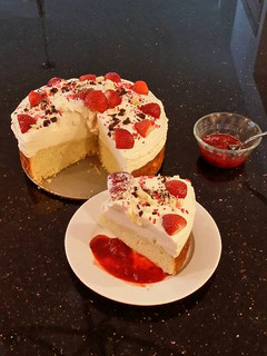 A picture of Strawberry Lemonade Mousse Cake.