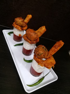 ભજીયા શોટ્સ (Bhajiya shots recipe in gujarati) રેસીપી મુખ્ય ફોટો