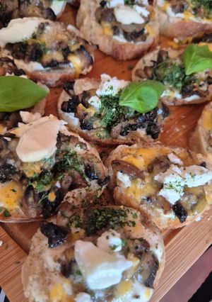 Une photo de Bruschettas forestières gratinées et feta 😀