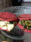 Duo de Arepas de remolacha rellenas...🍘🧀🍘🥒🍆