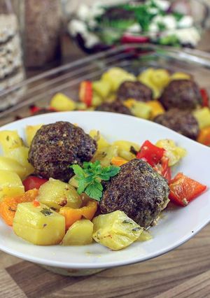 Zdjęcie przepisu Kuleczki mielone z ziemniakami i papryką.