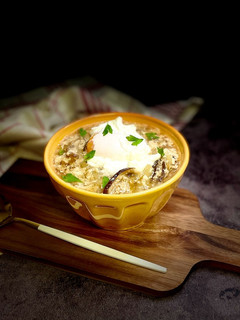 Una foto de Sopa de shiitake y patata con huevo poché