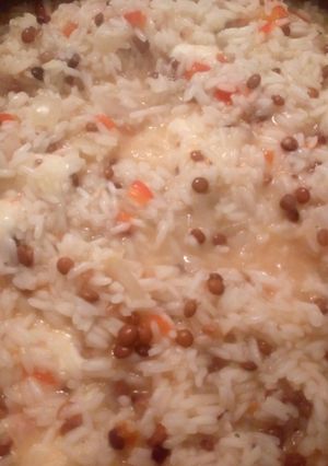 Una foto de Lentejas con arroz y queso!! 😋🍚 🧀
