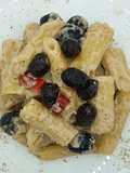 Tortiglioni con crema di tonno e olive nere