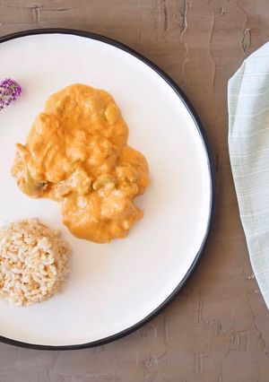 Una foto de Pollo al curry con arroz integral
