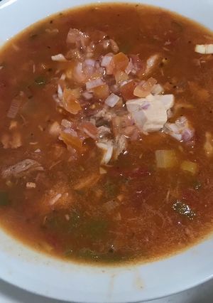 Una foto de Sopa de tomate y atún
