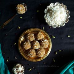 A picture of Coconut laddoo.