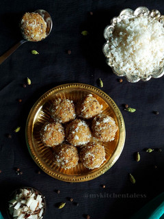 A picture of Coconut laddoo.