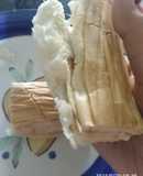 Pan de jamón de pavo ahumado y queso telita en tosti pan con café