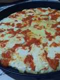 Pizza con salsa de ajo, muy sencilla, simple