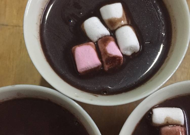 Hot chocolate w/ marshmallow