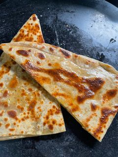 तिकोना पराठा(tikona paratha recipe in hindi) रेसिपी मुख्य फोटो