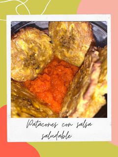 Una foto de Patacones con salsa saludables