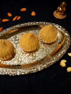 ચુરમા મોદક (Churma Modak Recipe In Gujarati) રેસીપી મુખ્ય ફોટો