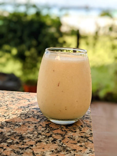 Una foto de Licuado de durazno y banana 🍑🍌