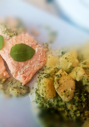 Une photo de Saumon, pommes de terre et brocolis à la Nutricook..