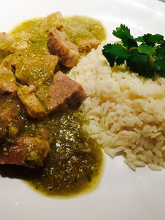 Una foto de Pierna de puerco en salsa verde