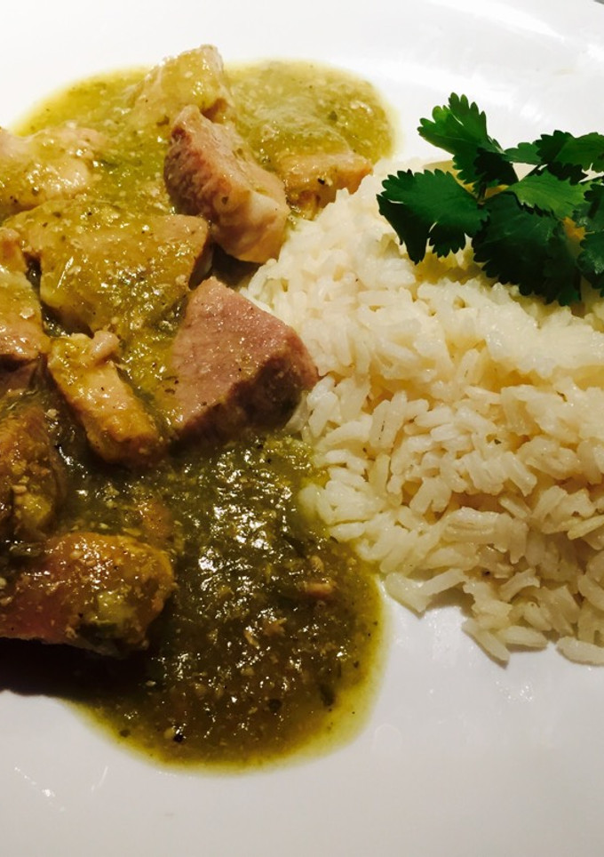 Una foto de Pierna de puerco en salsa verde 
