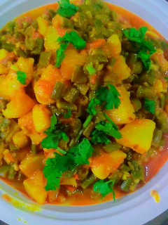 बरबटी (लीली चोडी)और आलू की सब्जी रेसिपी मुख्य फोटो