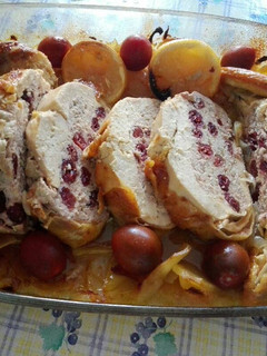 Una foto de Pollo relleno asado