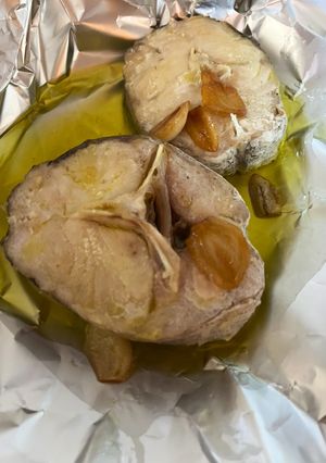 Una foto de Merluza al papillote con aceite de ajo