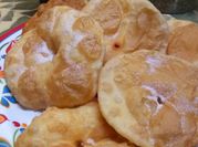 Una foto de tortas fritas con harina comun y manteca