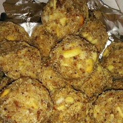 A picture of Dry fruits laddoo.