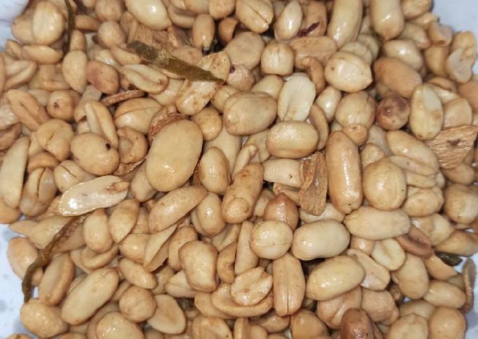 Kacang Bawang Renyah Gurih (Cemilan Lebaran)