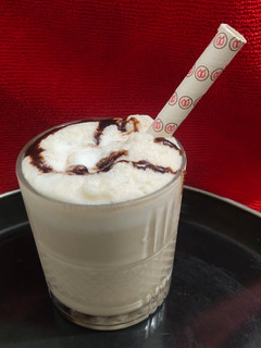કોલ્ડ કોફી વિથ આઇસક્રીમ (Cold Coffee With Icecream Recipe In Gujarati) રેસીપી મુખ્ય ફોટો