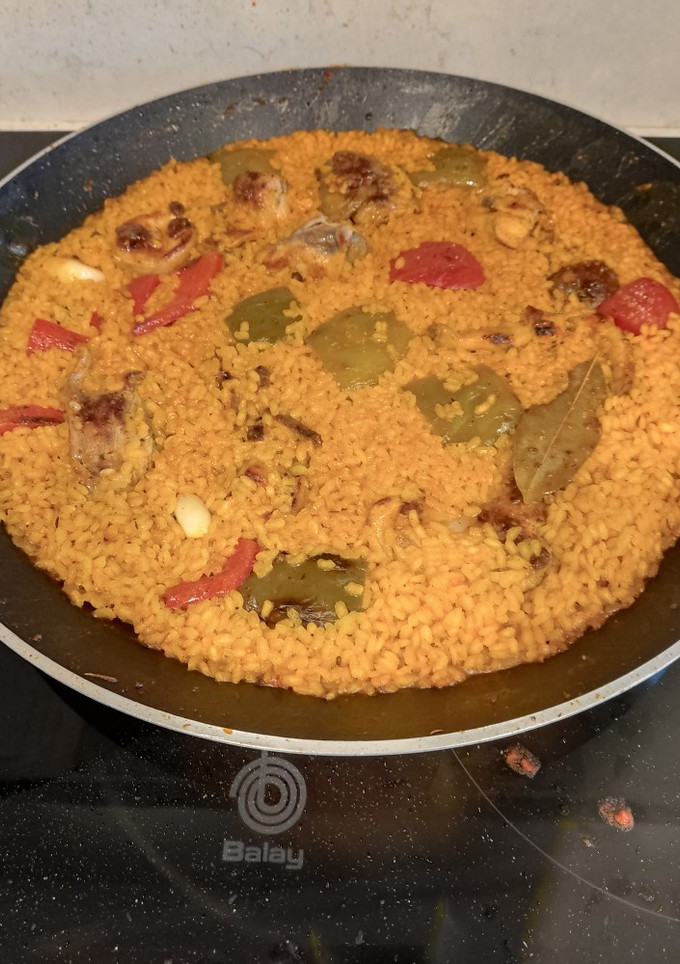 Una foto de Arroz con conejo