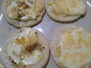 Una foto de provolone pan